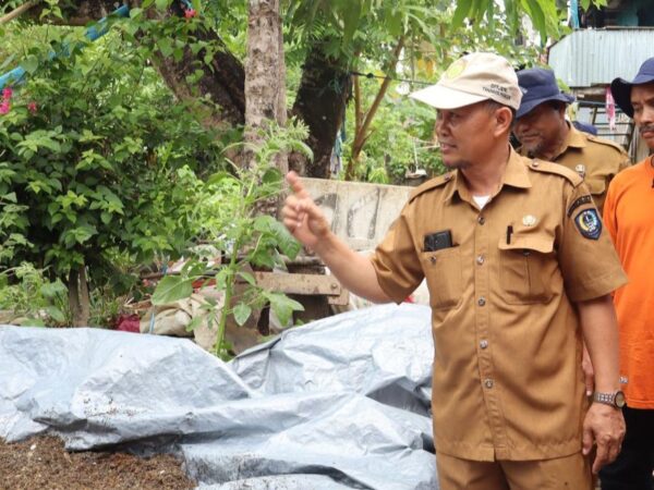 SEKOLAH LAPANG PERTANIAN (PRAKTIK PEMBUATAN PUPUK TRICHOKOMPOS)